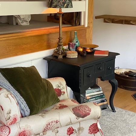 'The Den' Self Contained One Bedroom Annexe. Стокбридж Экстерьер фото